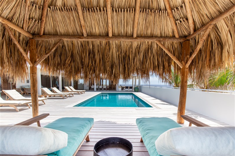 Villa huren curacao villa Wide Ocean, zwembad met ligbedden