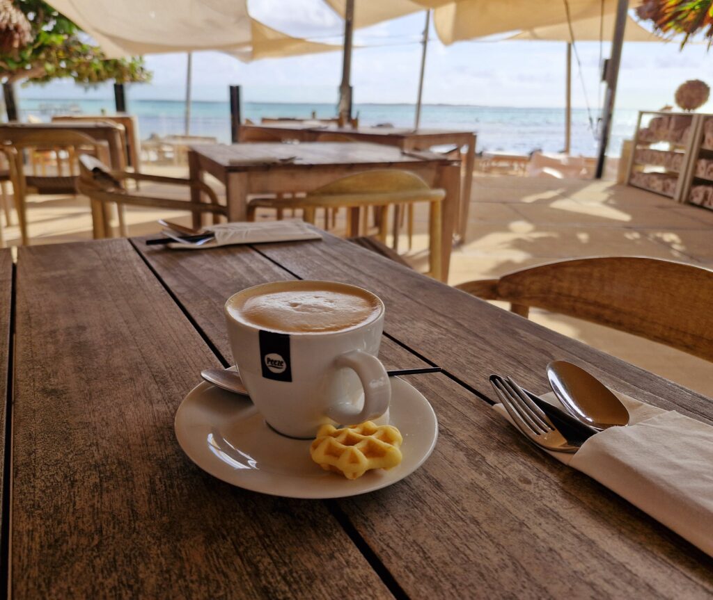 Reef bar koffie, sorobon beach, luxury resort, accommodatie Bonaire, experttip, tips