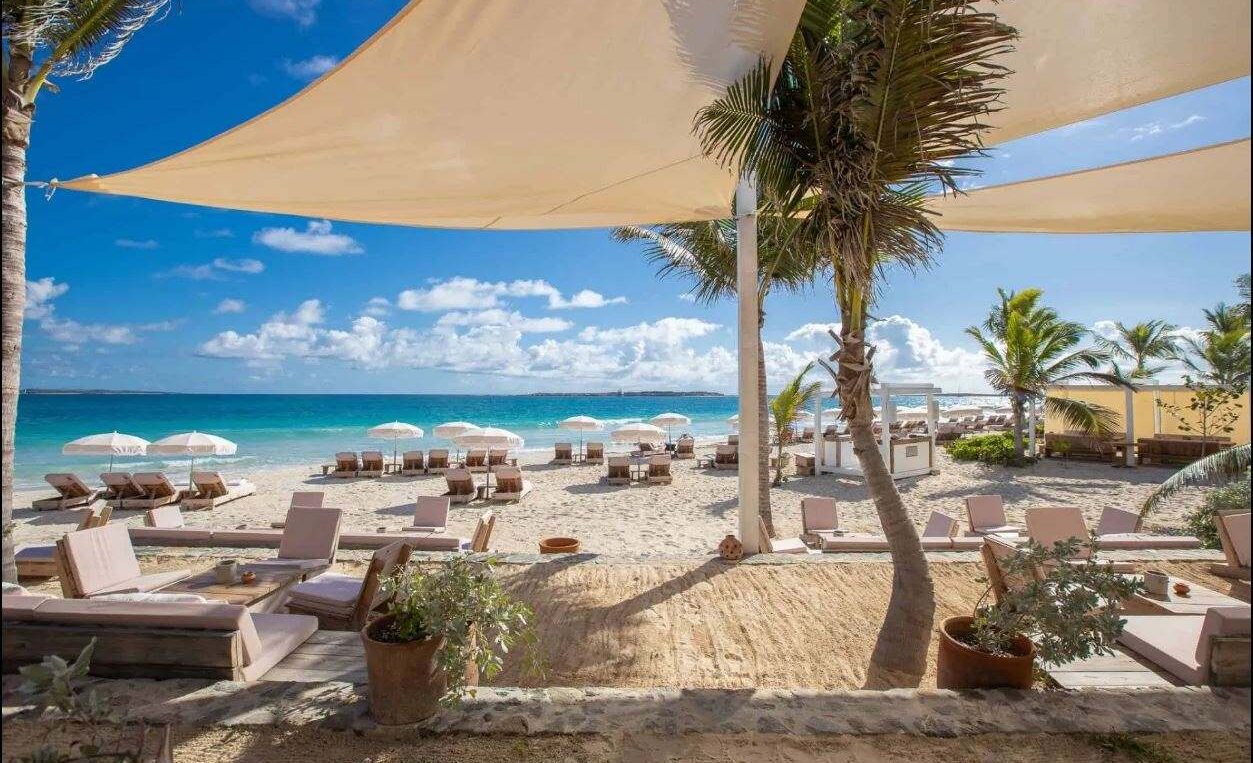 la-plantation-Orient Bay-Sint maarten-Saint Martin-accommodatie-ligbedden aan zee