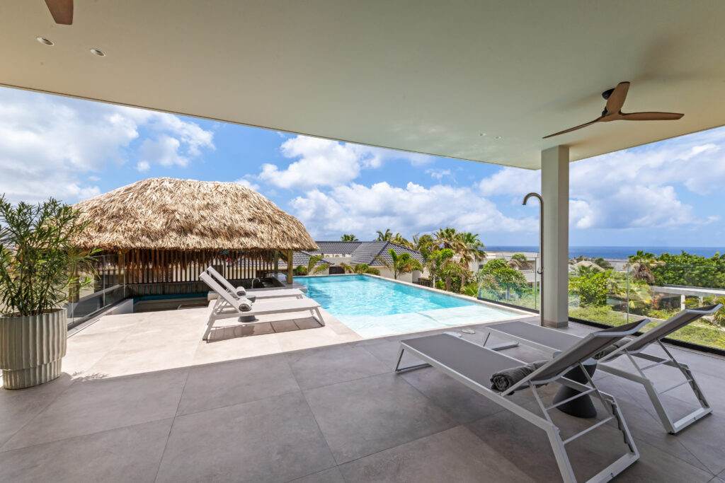 Villa Quatro Sol Curacao, villa huren, met zwembad en ligbedden, Jan Thiel