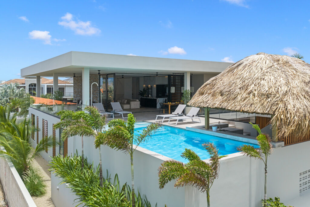 Villa Quatro Sol Curacao, villa huren, met zwembad en ligbedden, Jan Thiel